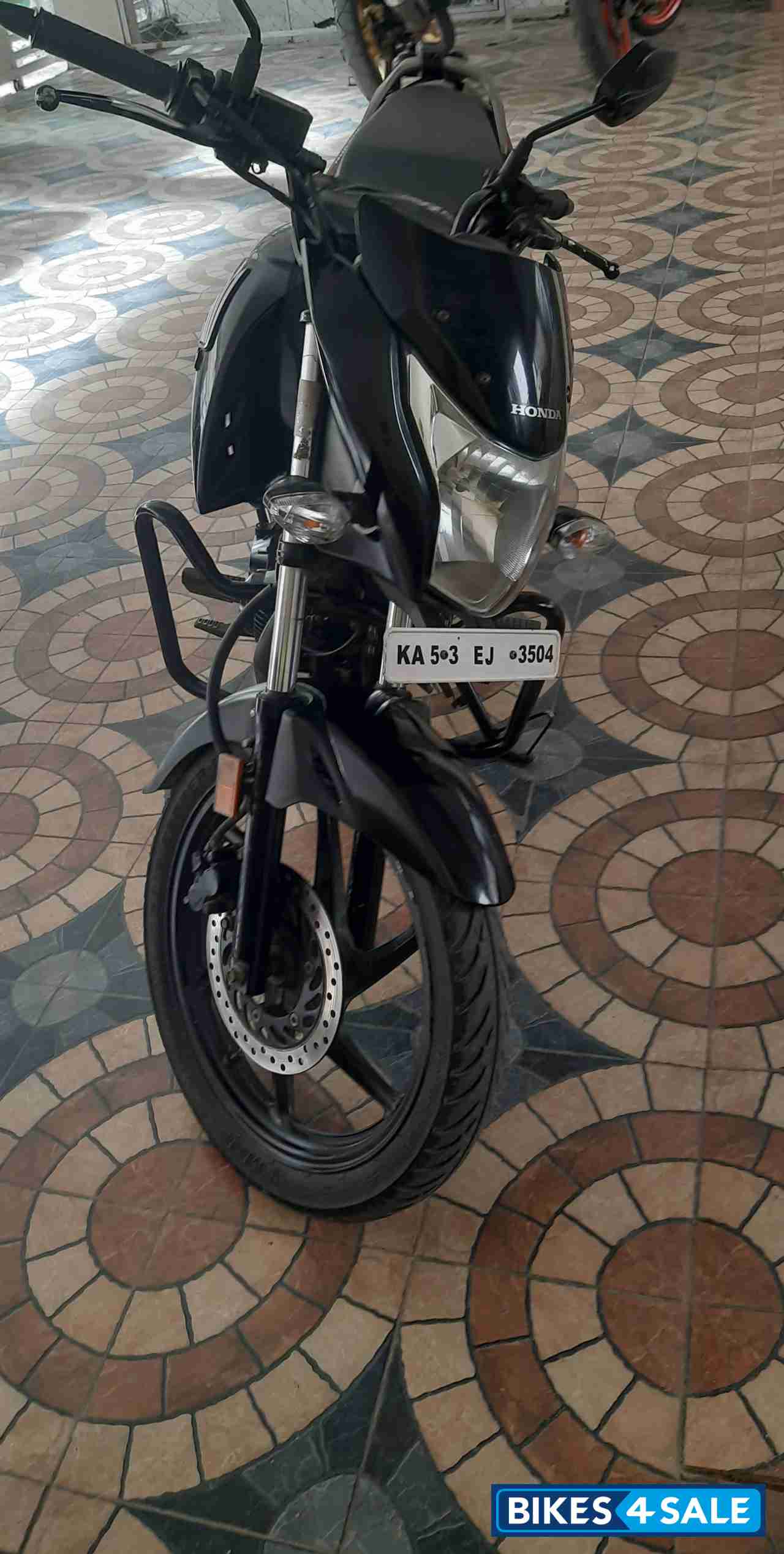 Black Honda CB Unicorn 160