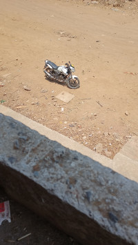 White TVS Apache RTR 180