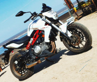 White Benelli TNT 300