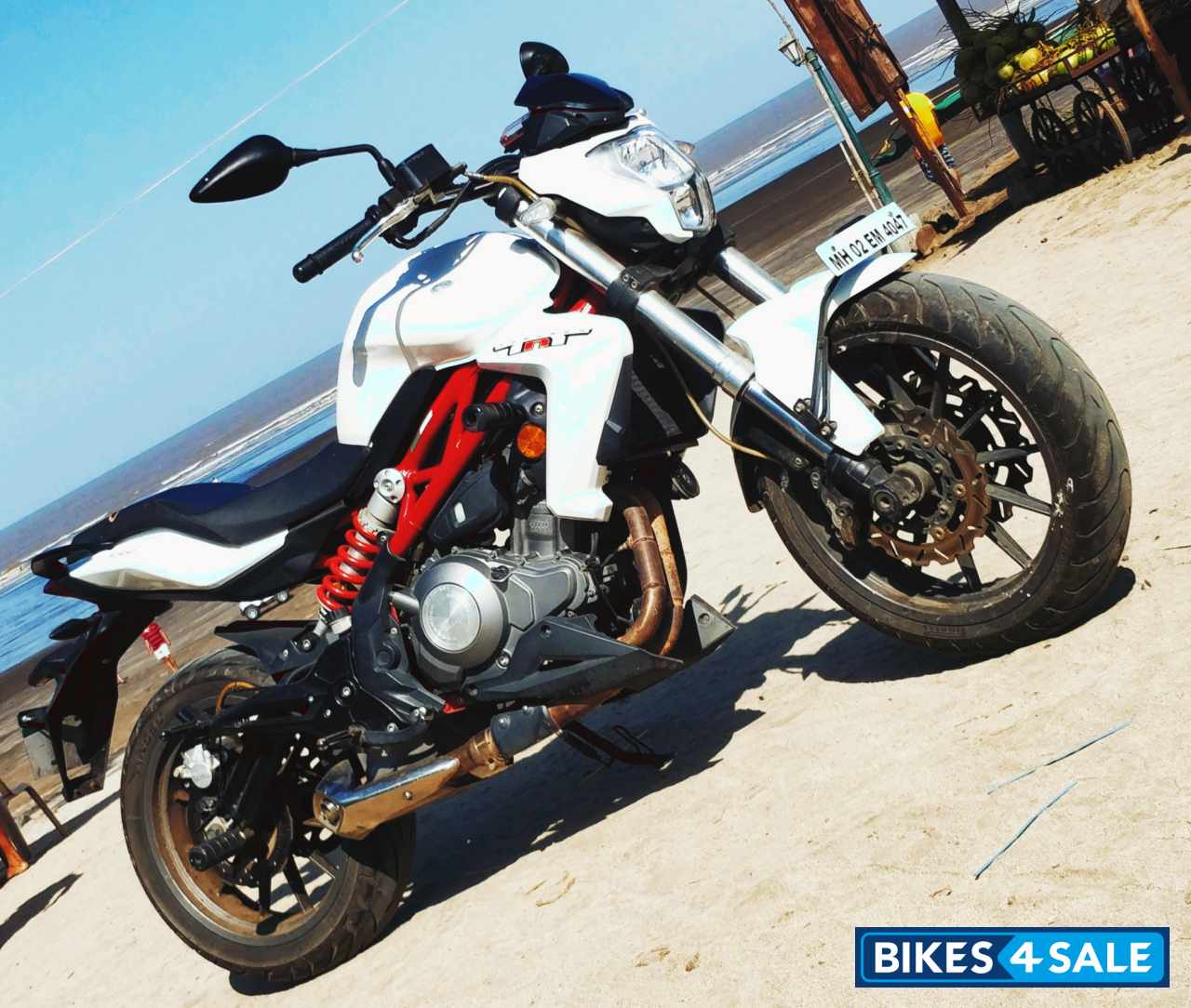 White Benelli TNT 300