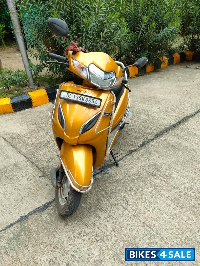 Dazzle Yellow Metallic Honda Activa 5G