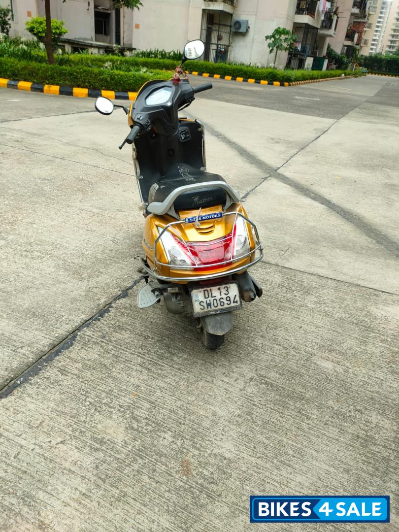 Dazzle Yellow Metallic Honda Activa 5G