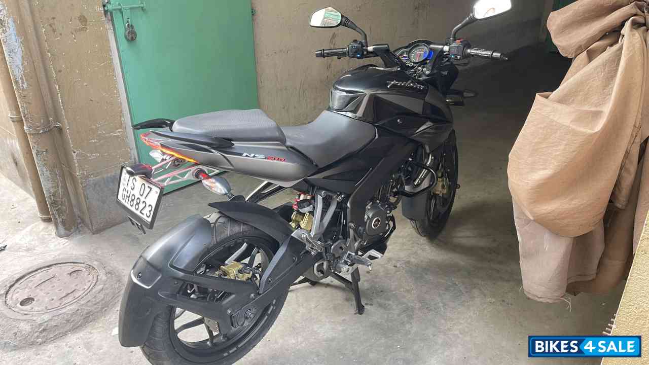 Bajaj Pulsar 200 NS ABS