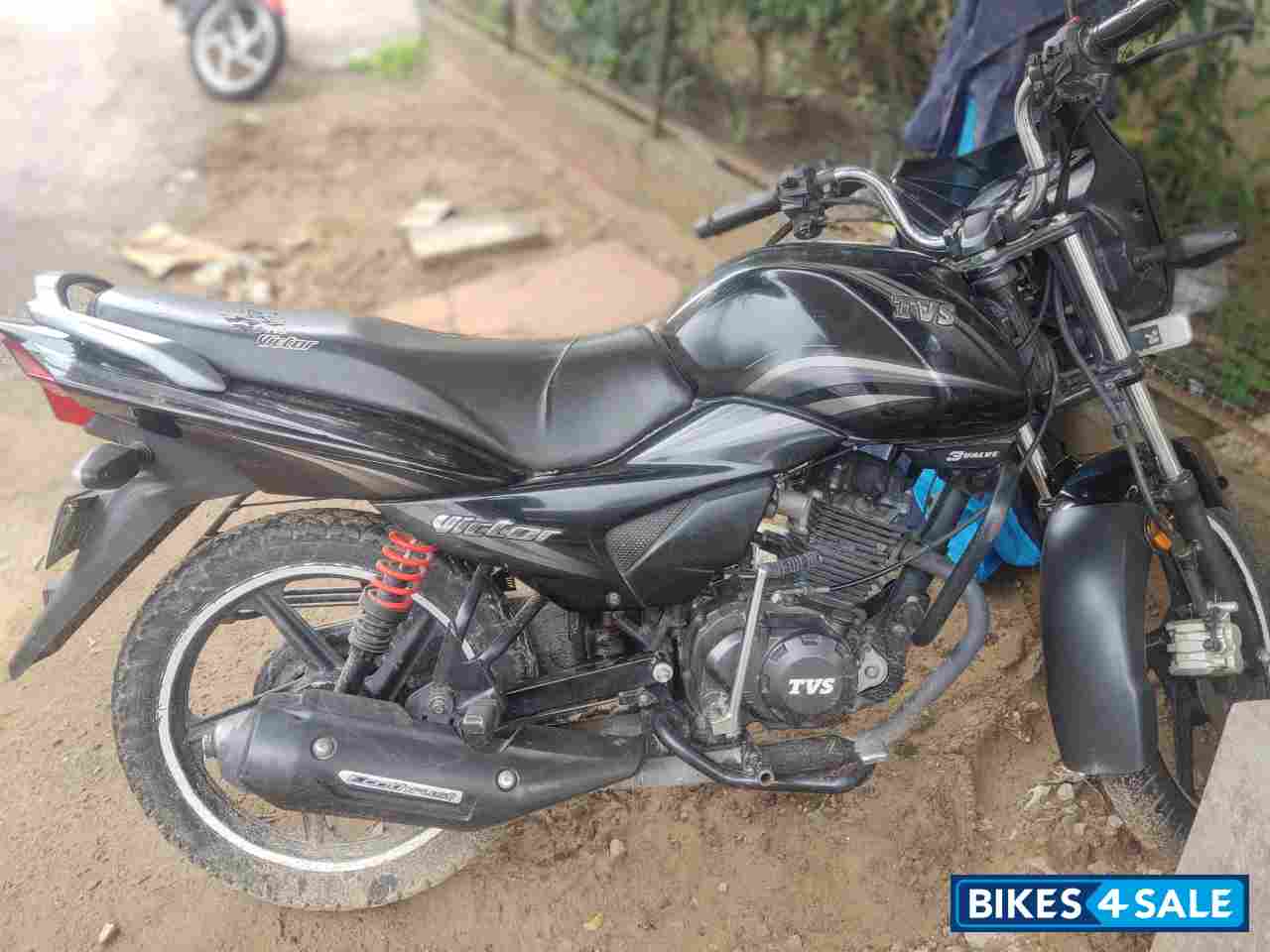 TVS Victor 110cc disc front