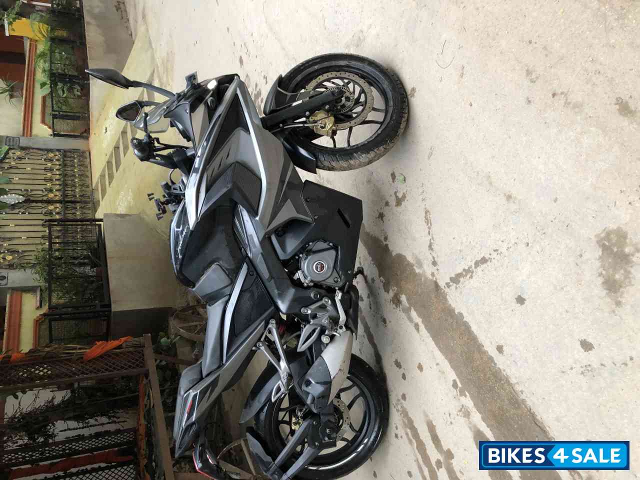 Black And Grey Bajaj Pulsar RS 200