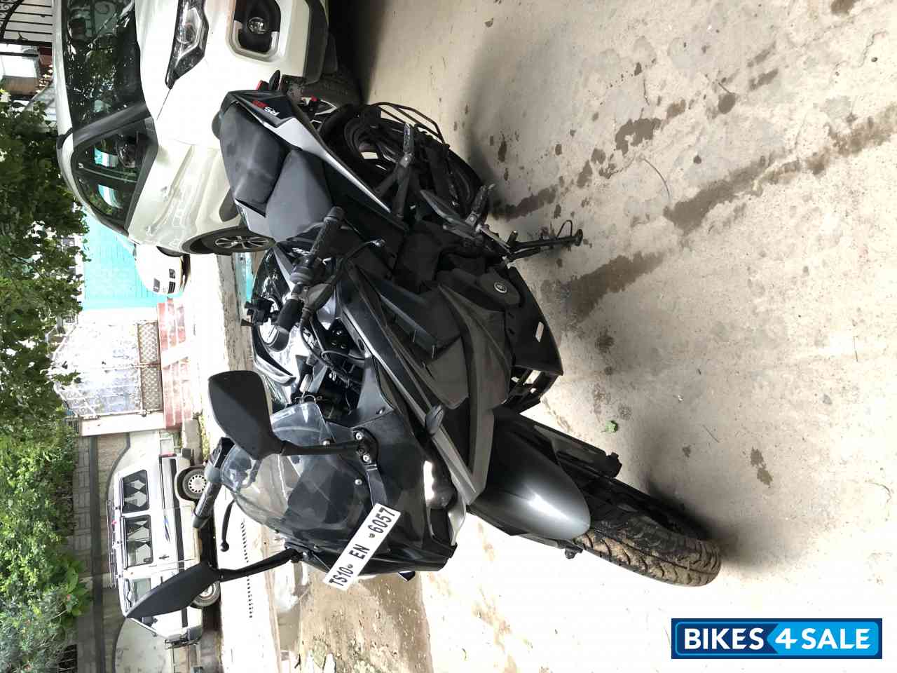 Black And Grey Bajaj Pulsar RS 200