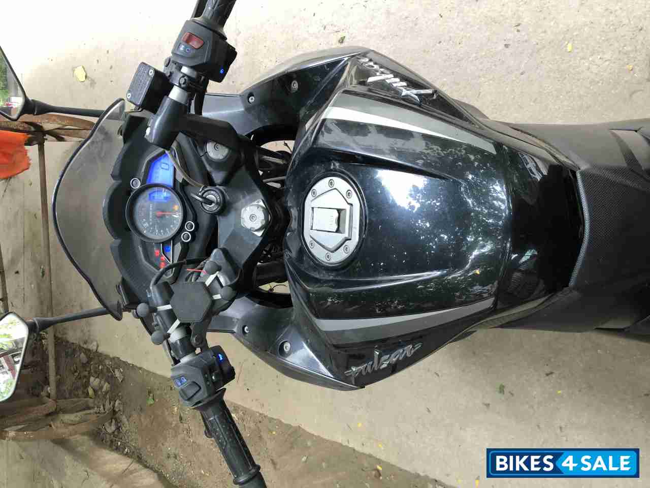 Black And Grey Bajaj Pulsar RS 200
