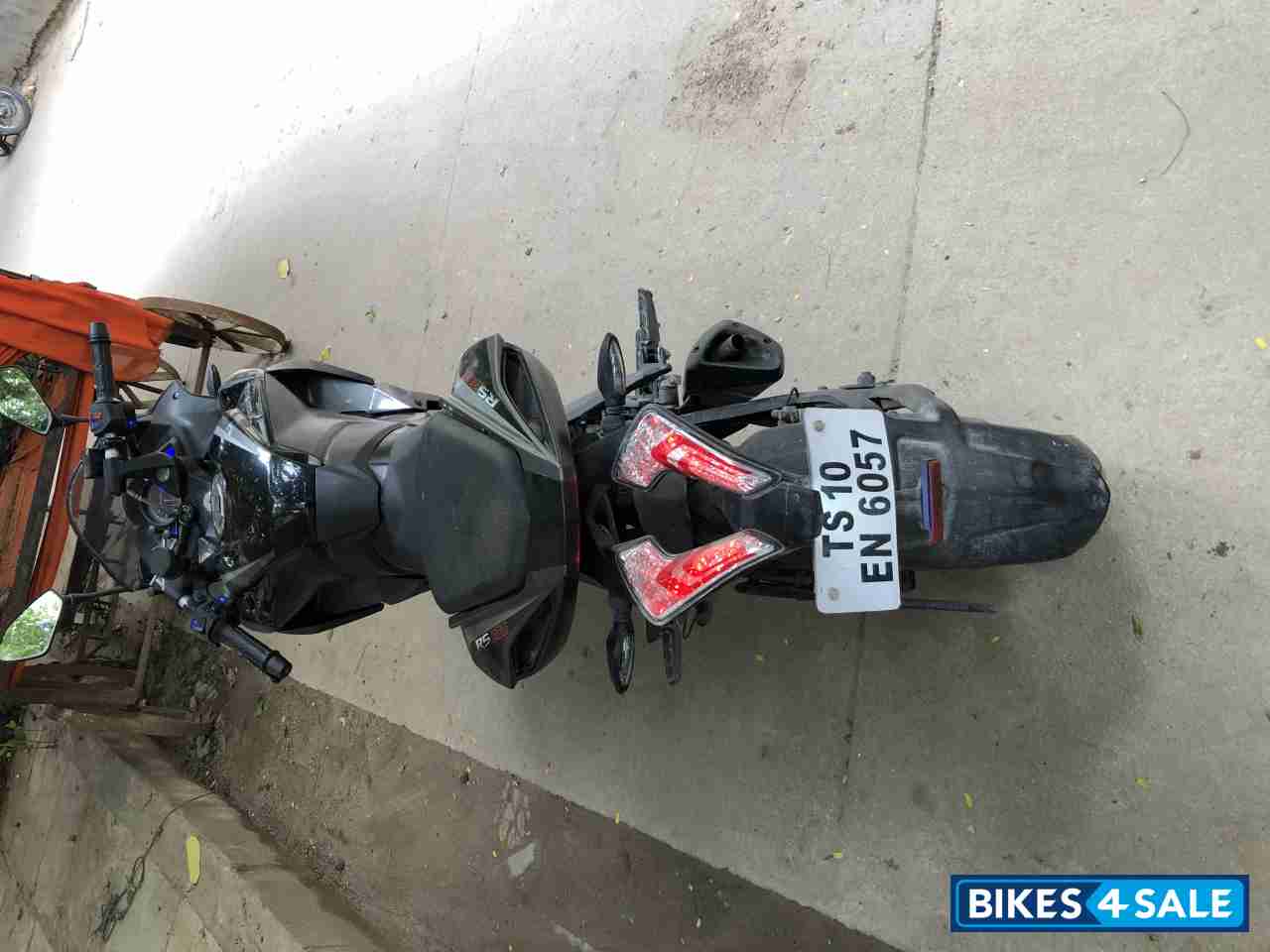 Black And Grey Bajaj Pulsar RS 200