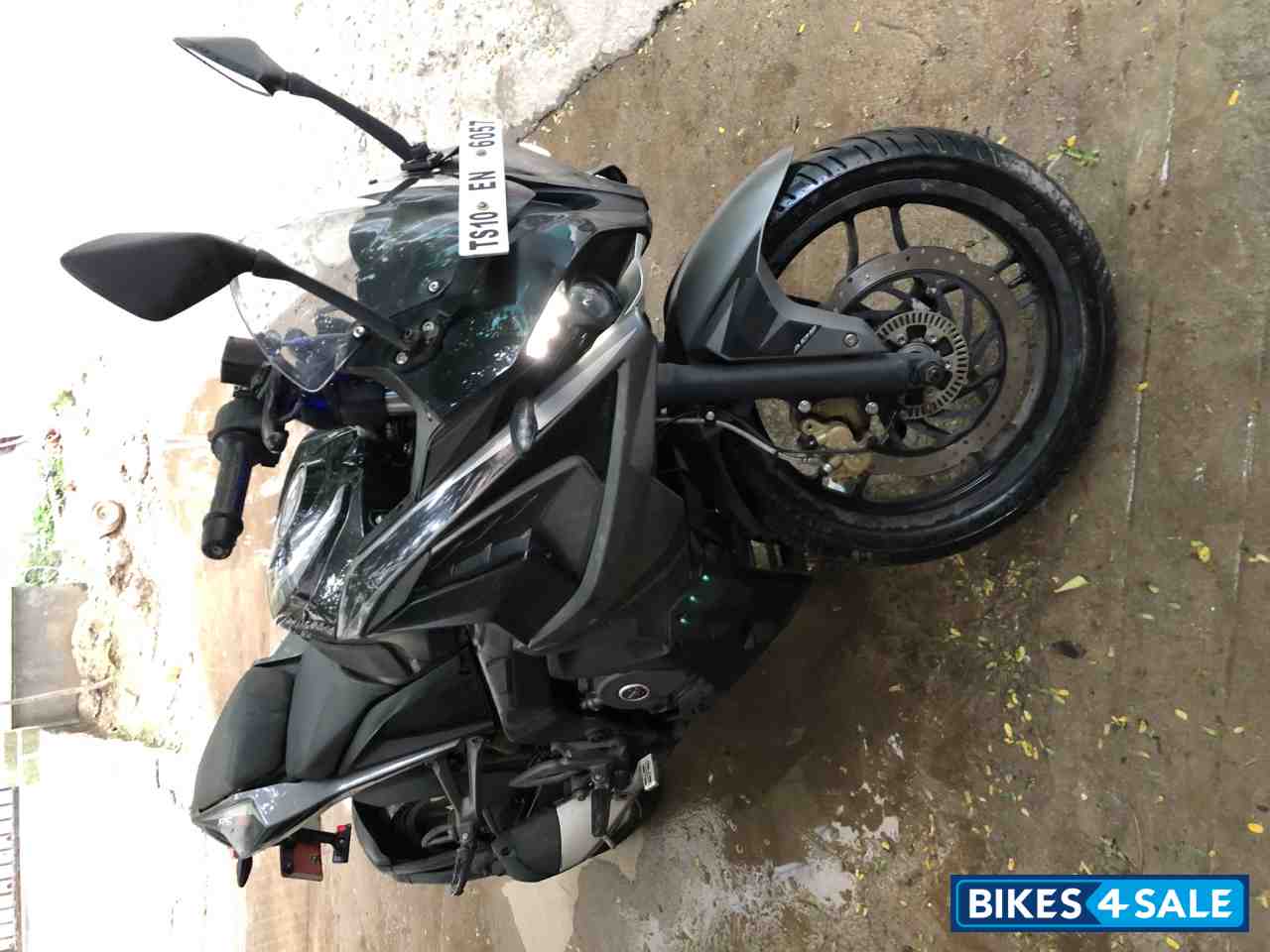 Black And Grey Bajaj Pulsar RS 200