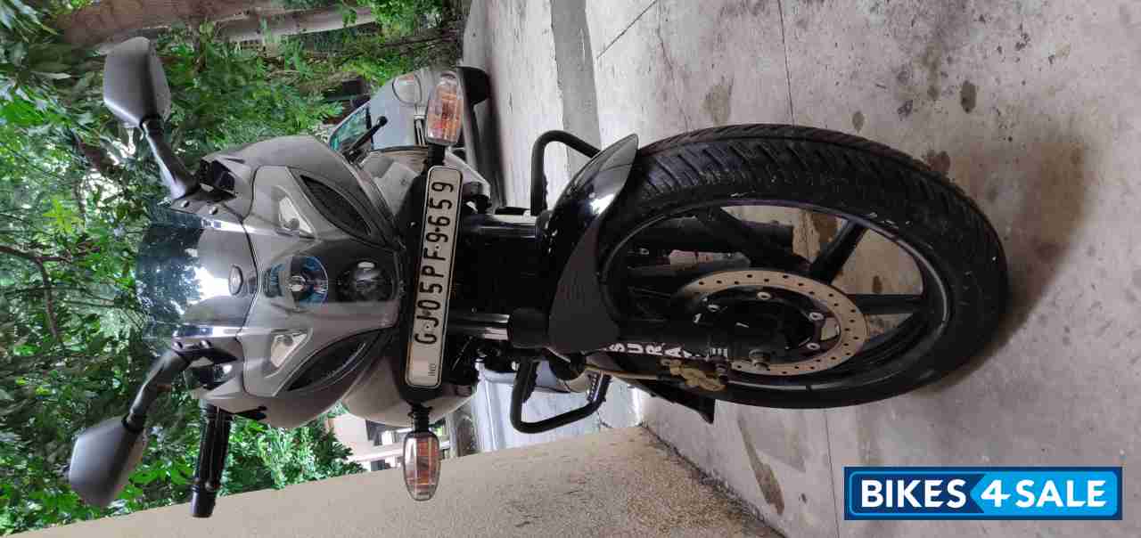 Black Bajaj Pulsar 220F