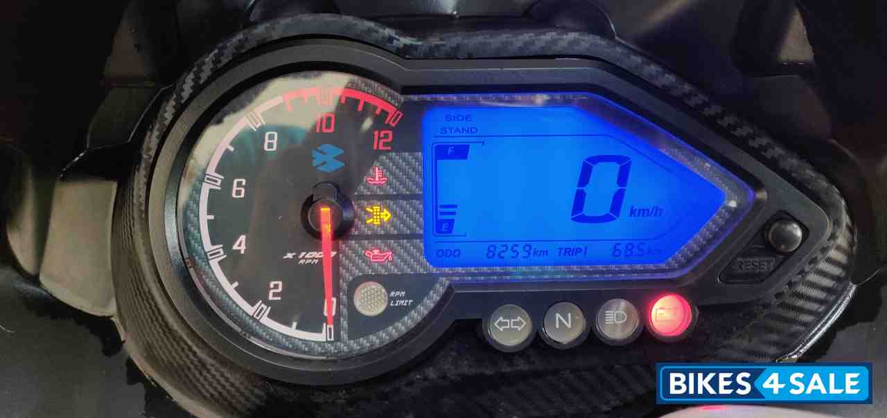 Black Bajaj Pulsar 220F