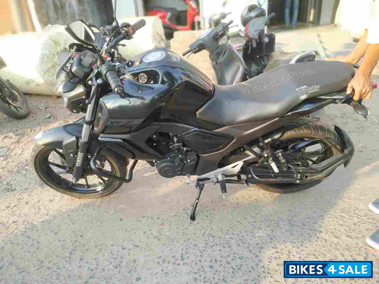 Shining Black Yamaha FZ-S FI V3