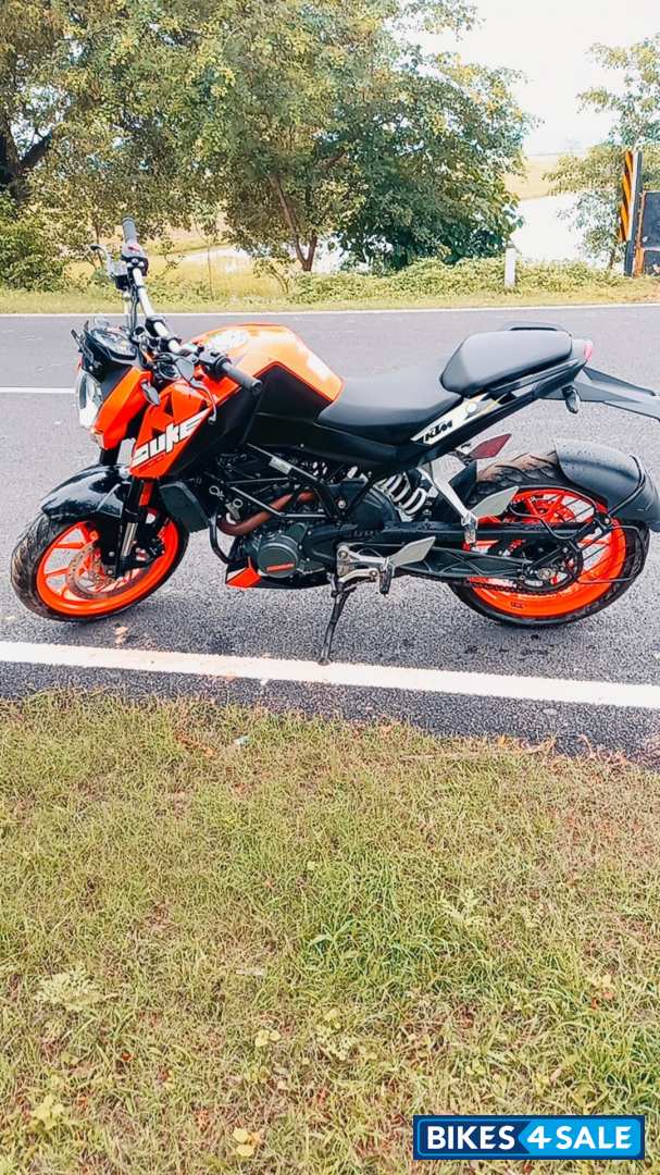 Orange Black KTM Duke 200 ABS