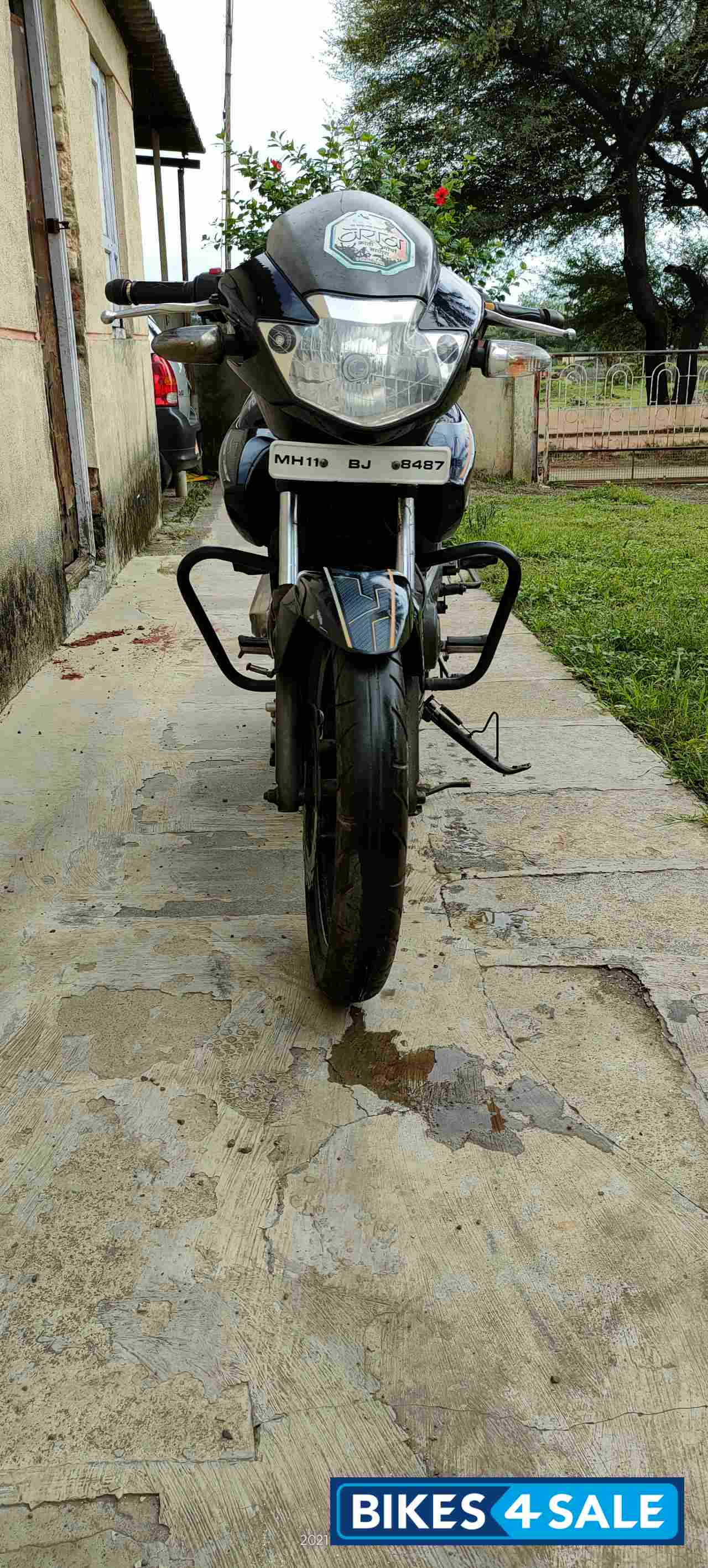 Black TVS Apache RTR 160