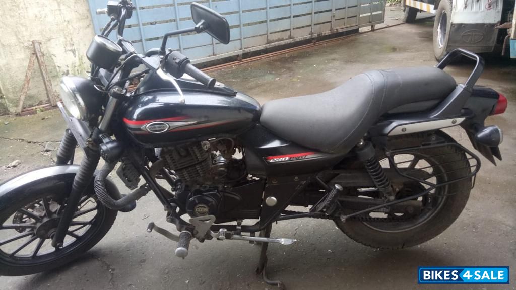 Black Bajaj Avenger Street 220