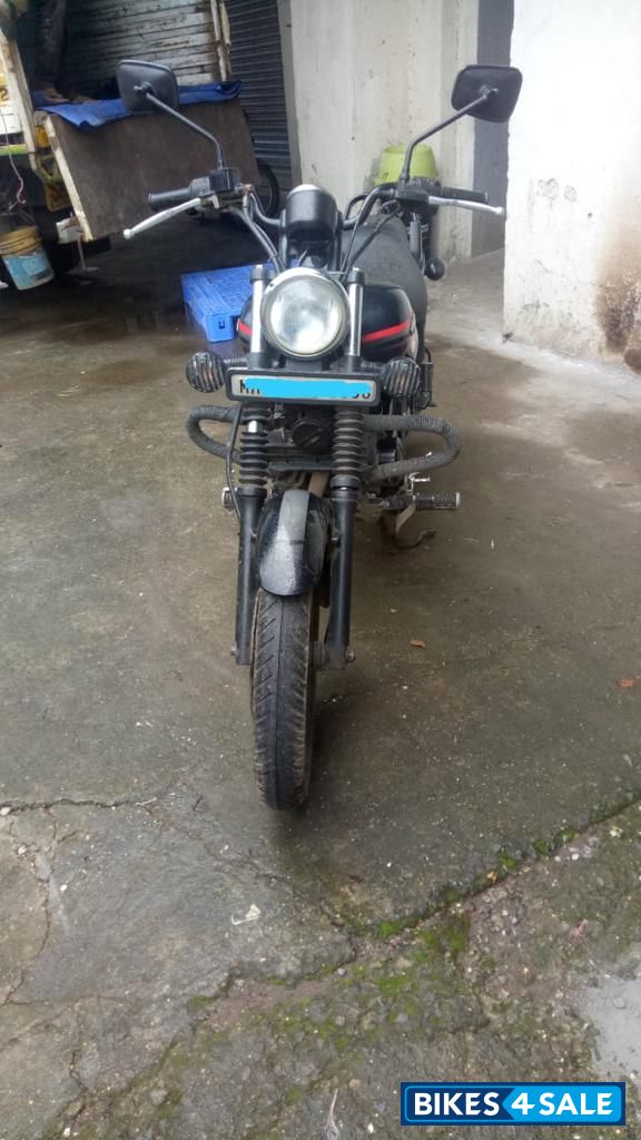 Black Bajaj Avenger Street 220