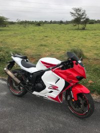 Hyosung GT250R