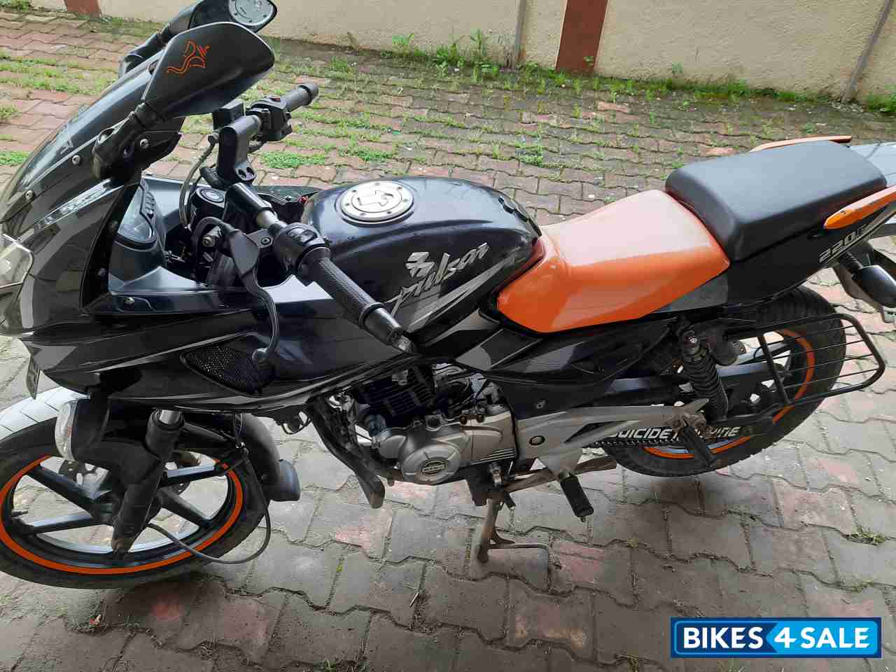 Bajaj Pulsar 220 DTSi
