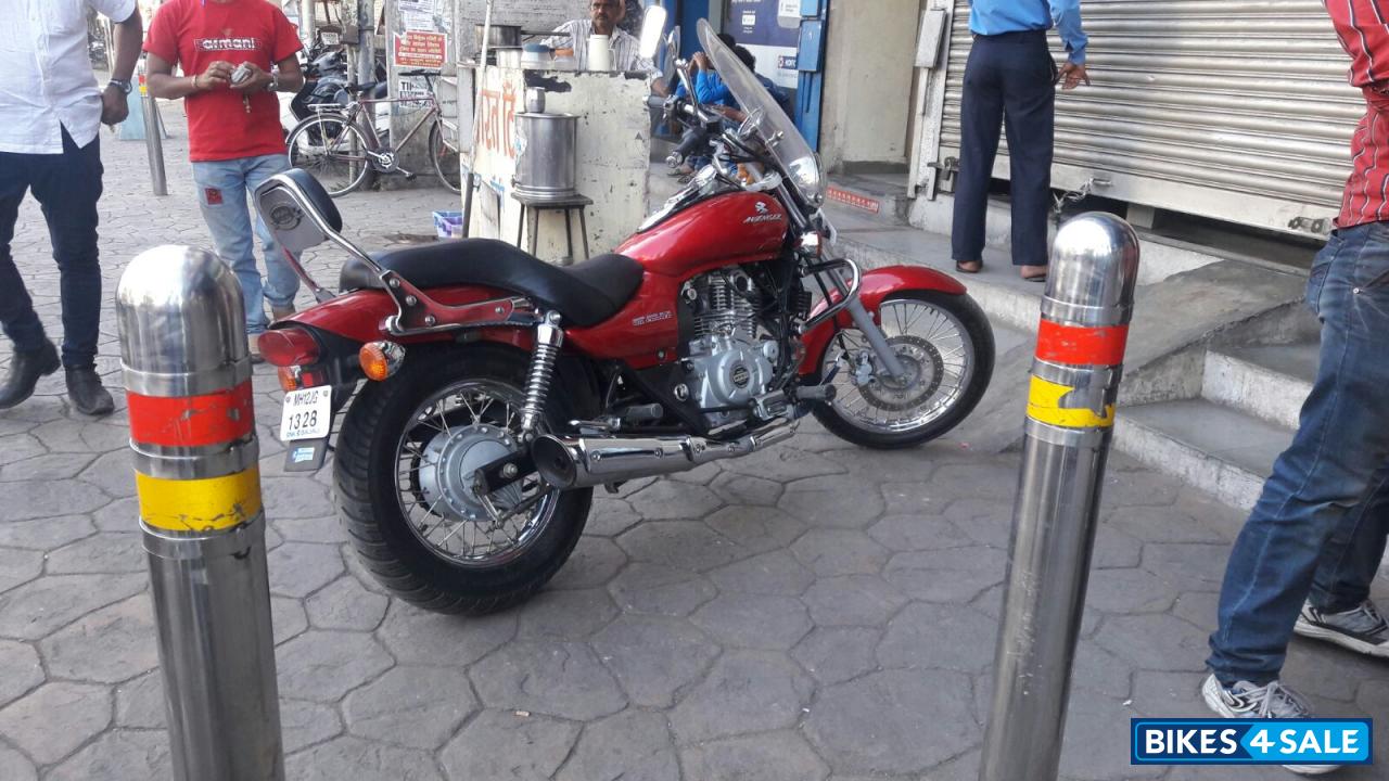Red Bajaj Avenger 220 DTS-i