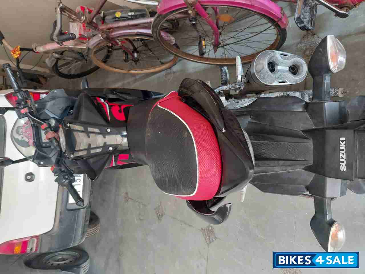 Black Suzuki Gixxer SF Fi