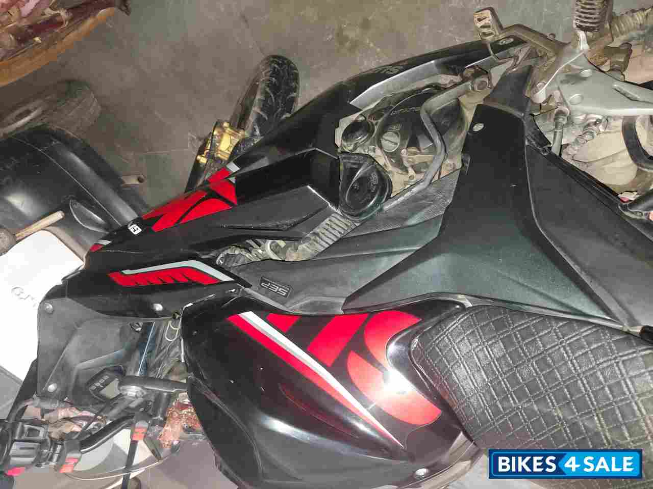 Black Suzuki Gixxer SF Fi