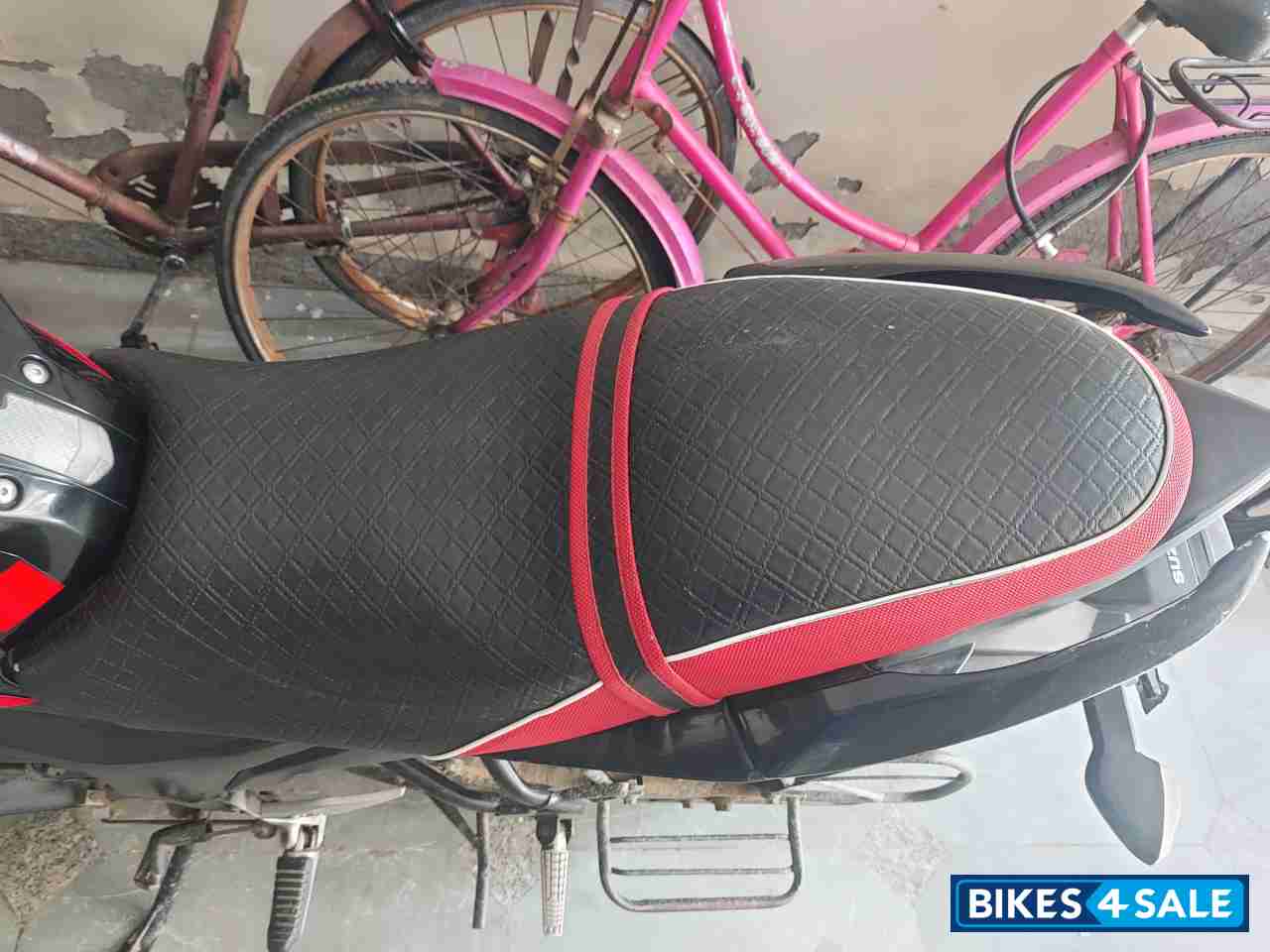 Black Suzuki Gixxer SF Fi