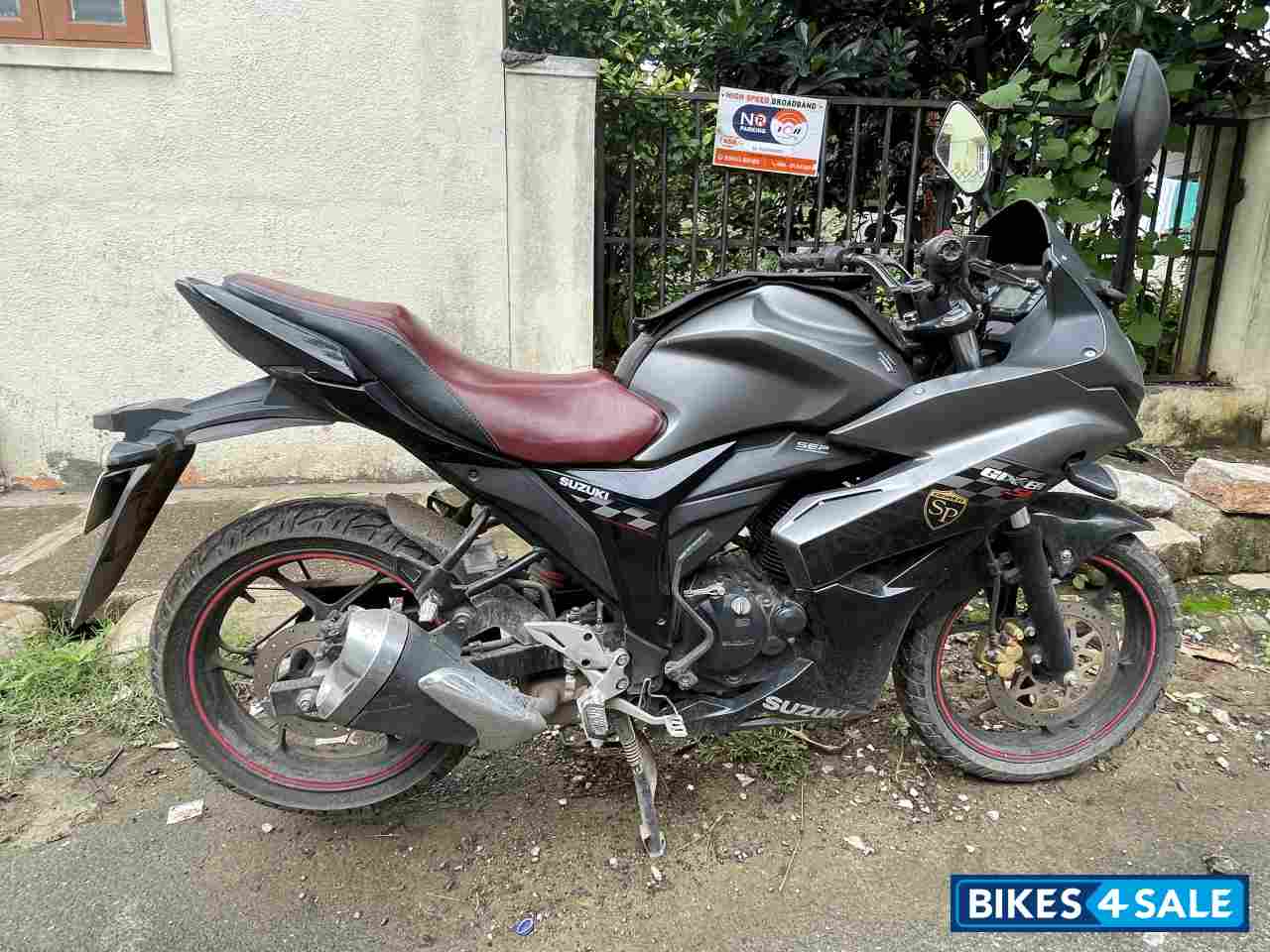 Grey Suzuki Gixxer SF SP