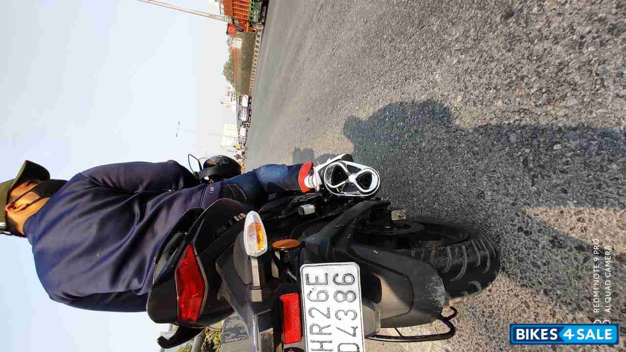Black Suzuki Gixxer SF