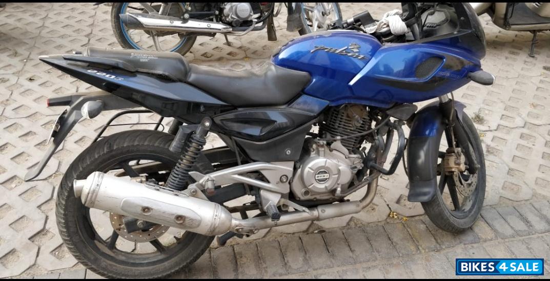 Blue Bajaj Pulsar 220F