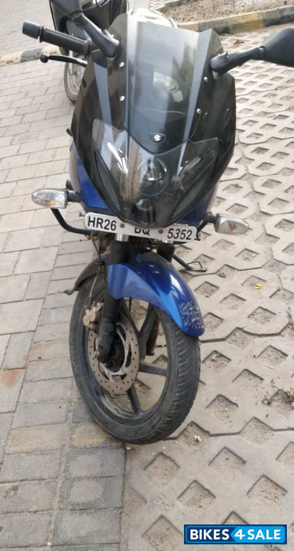 Blue Bajaj Pulsar 220F Blue Bajaj Pulsar 220F