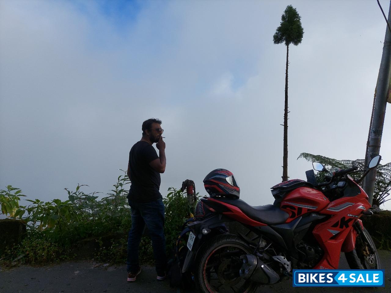 Red Suzuki Gixxer SF