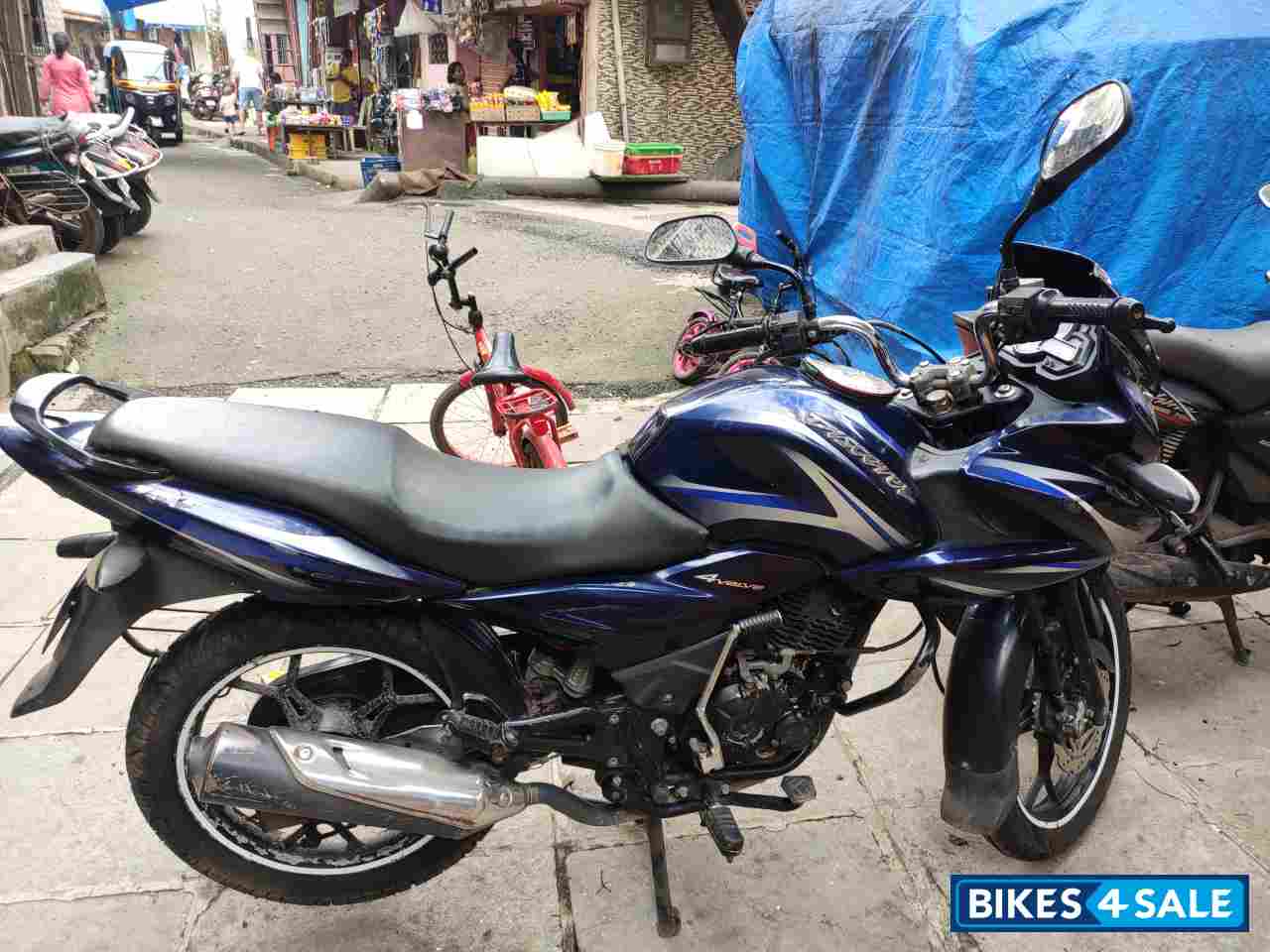 Blue Bajaj Discover 150 F Blue Bajaj Discover 150 F