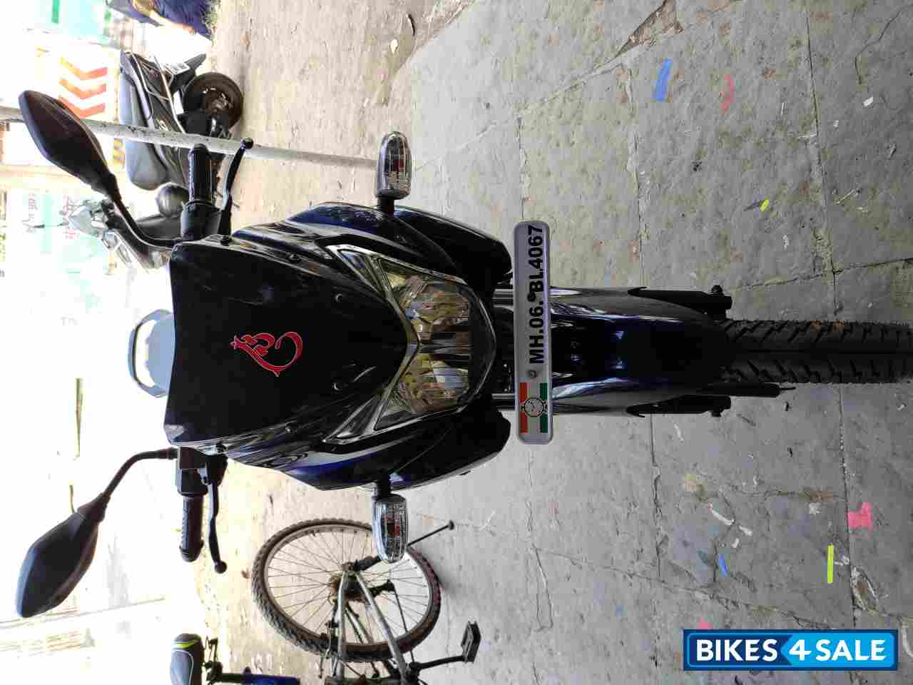 Blue Bajaj Discover 150 F Blue Bajaj Discover 150 F