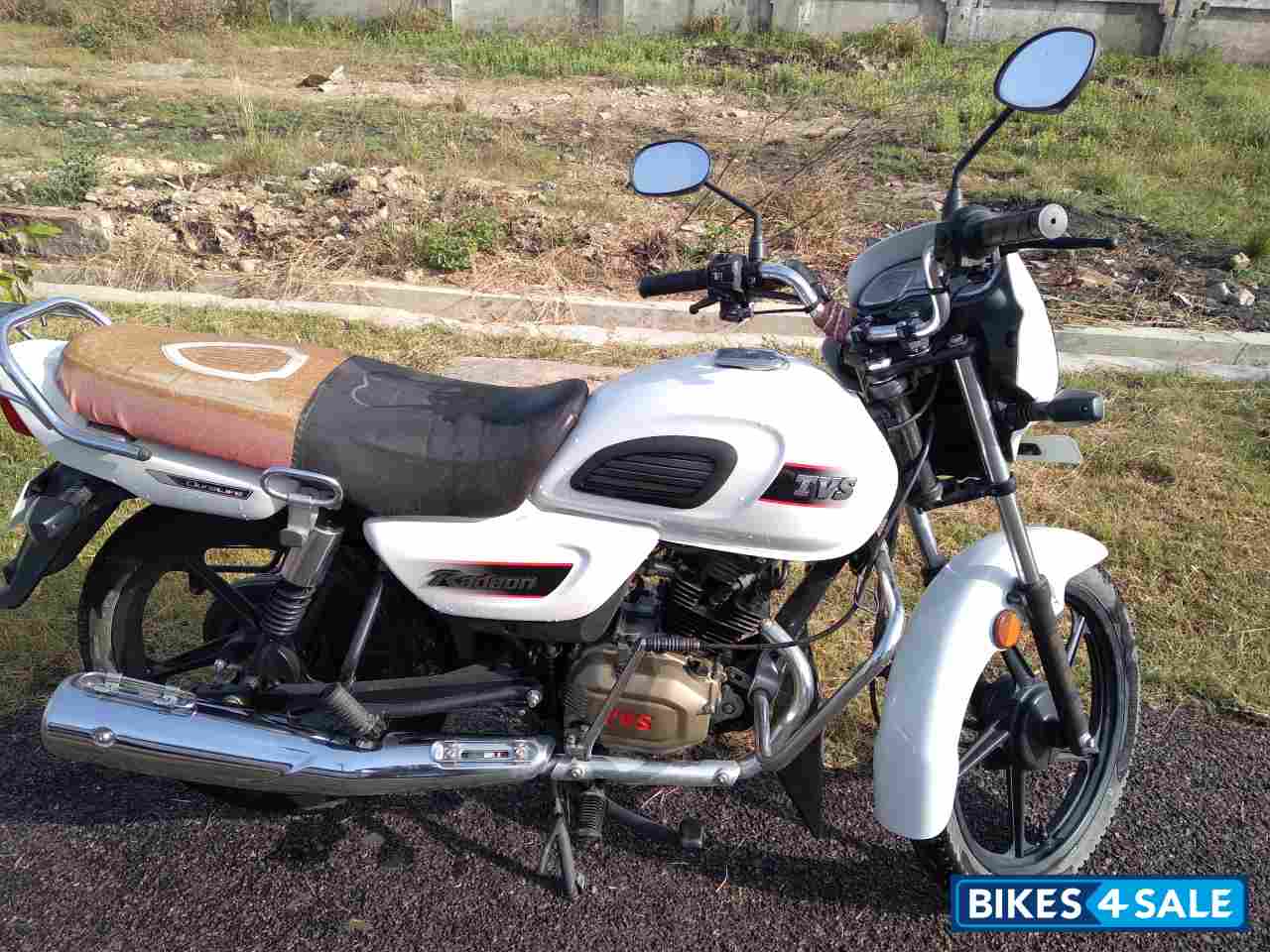 White TVS Radeon BS6