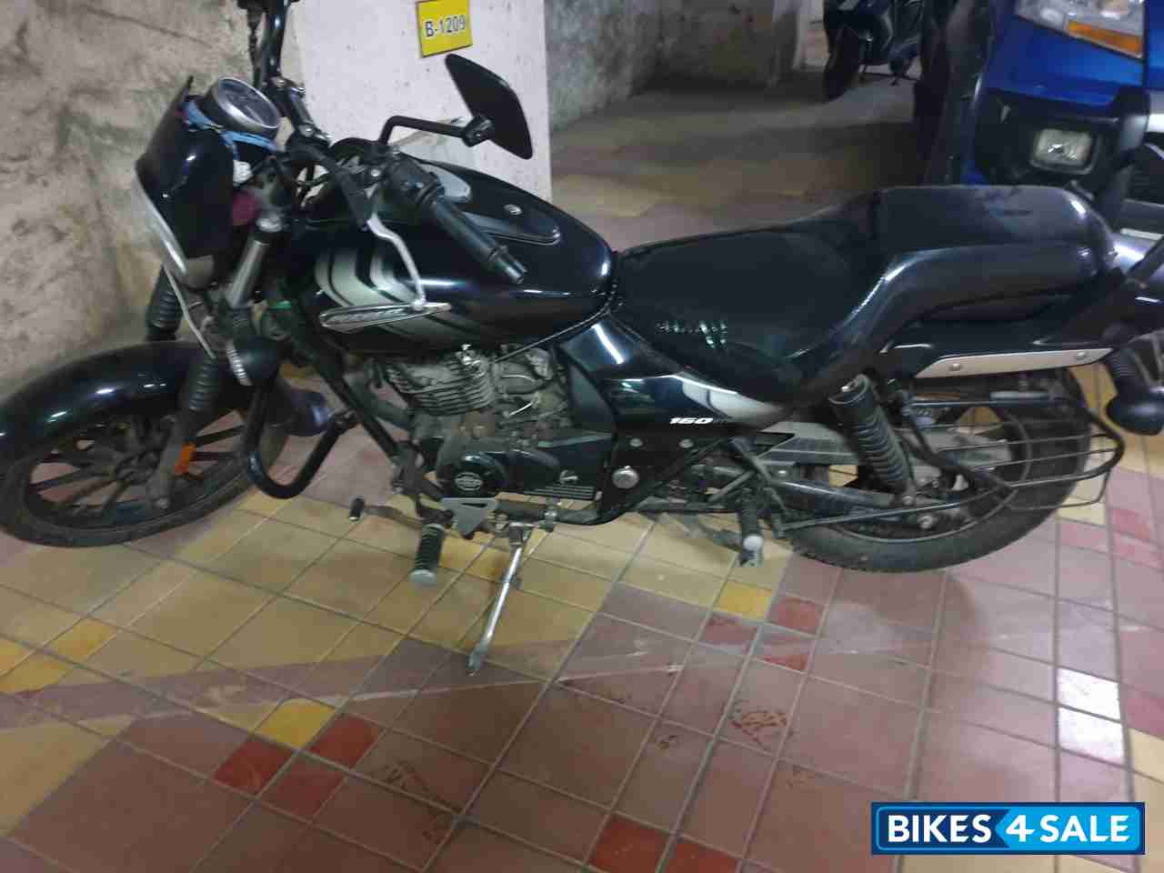 Black Bajaj Avenger Street 180