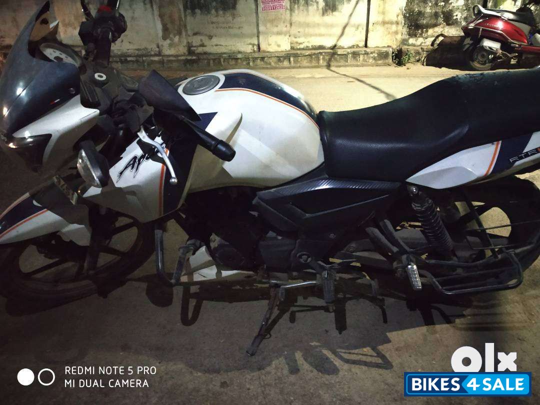 White TVS Apache RTR 160