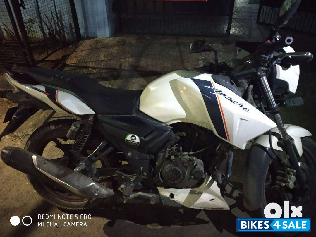 White TVS Apache RTR 160