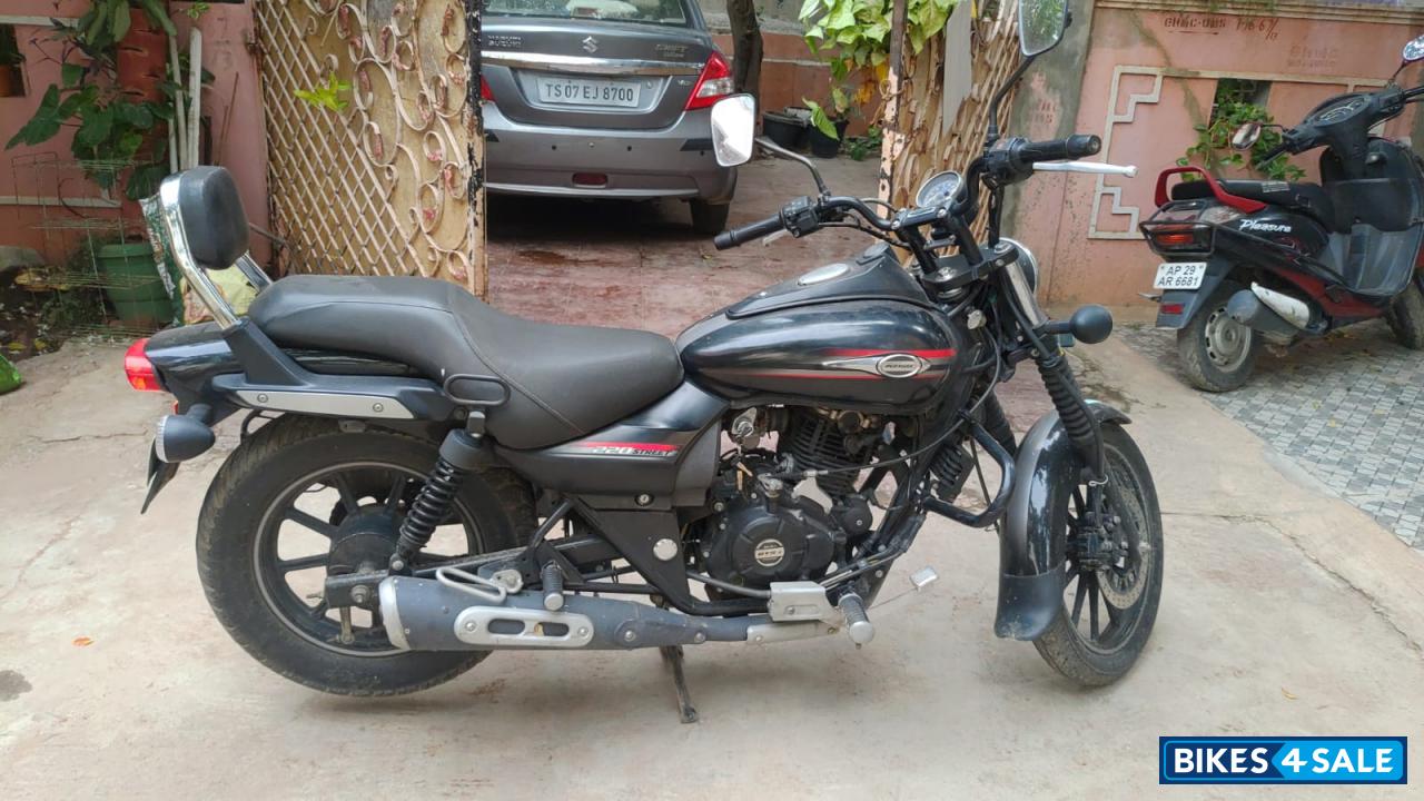 Bajaj Avenger Street 220