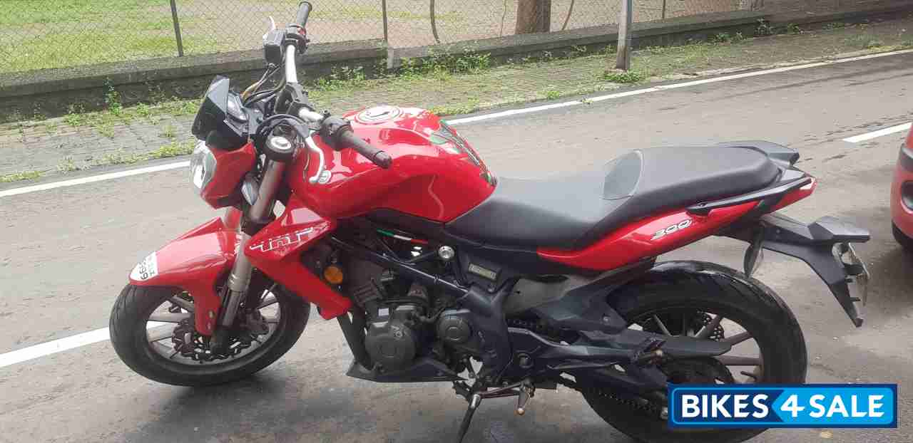 Red Benelli TNT 300