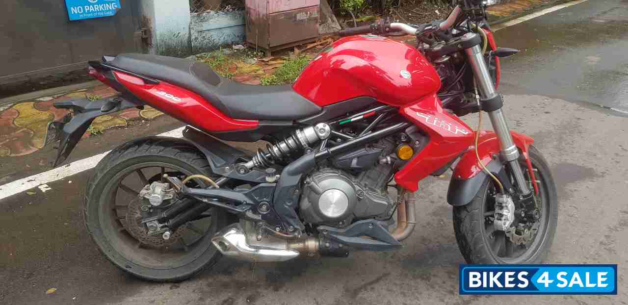 Red Benelli TNT 300