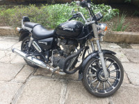 Black Royal Enfield Thunderbird 350