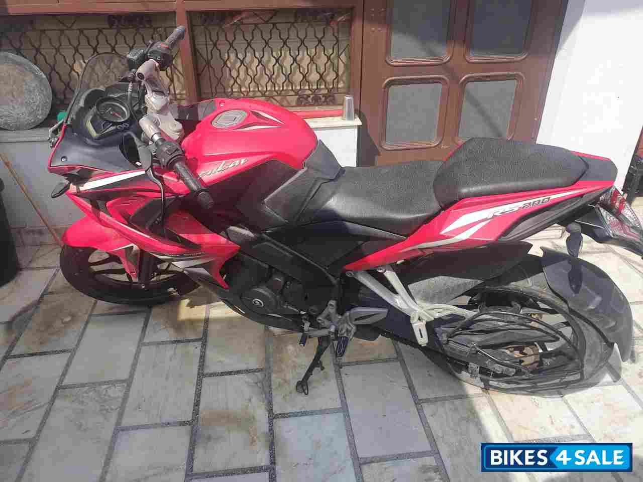 Bajaj Pulsar RS 200