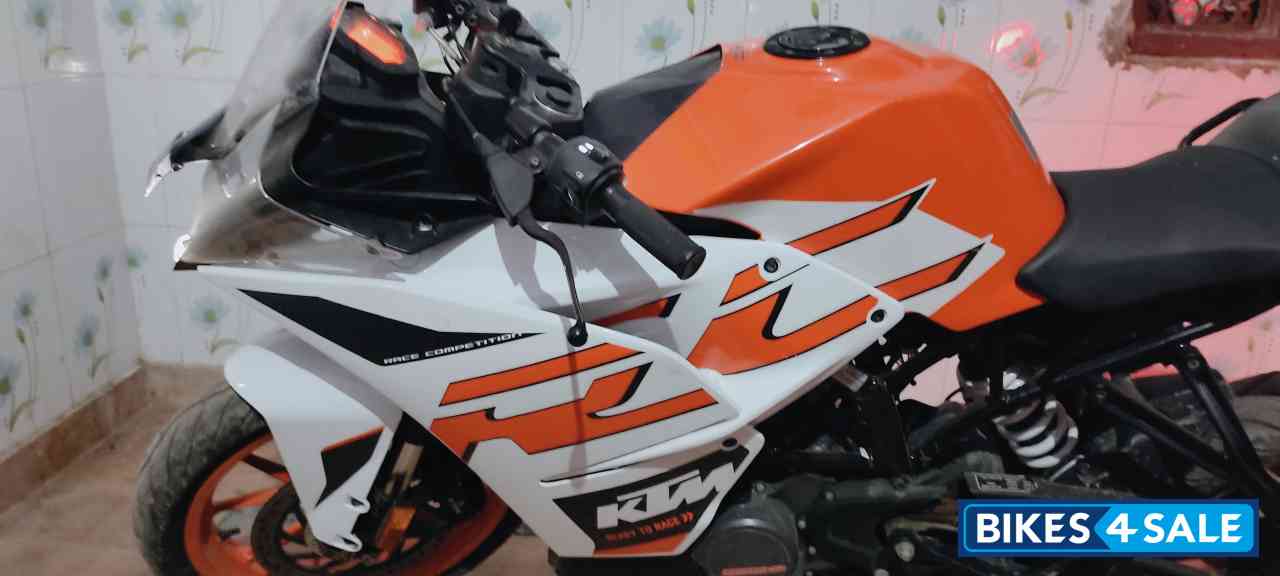 Orange KTM RC 125