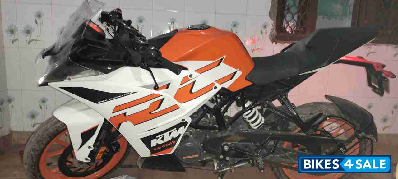Orange KTM RC 125