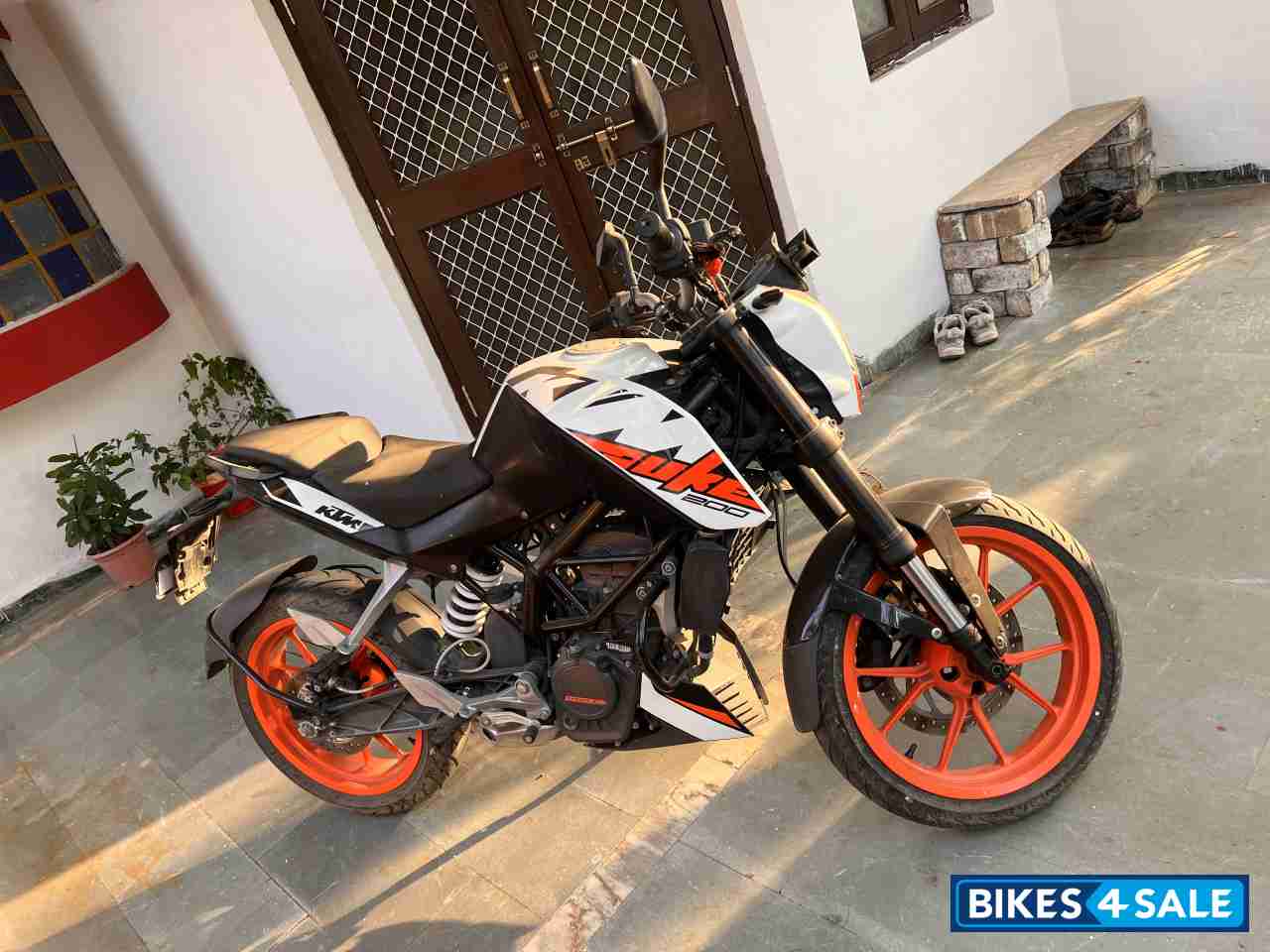 White KTM Duke 200