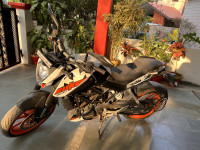 White KTM Duke 200