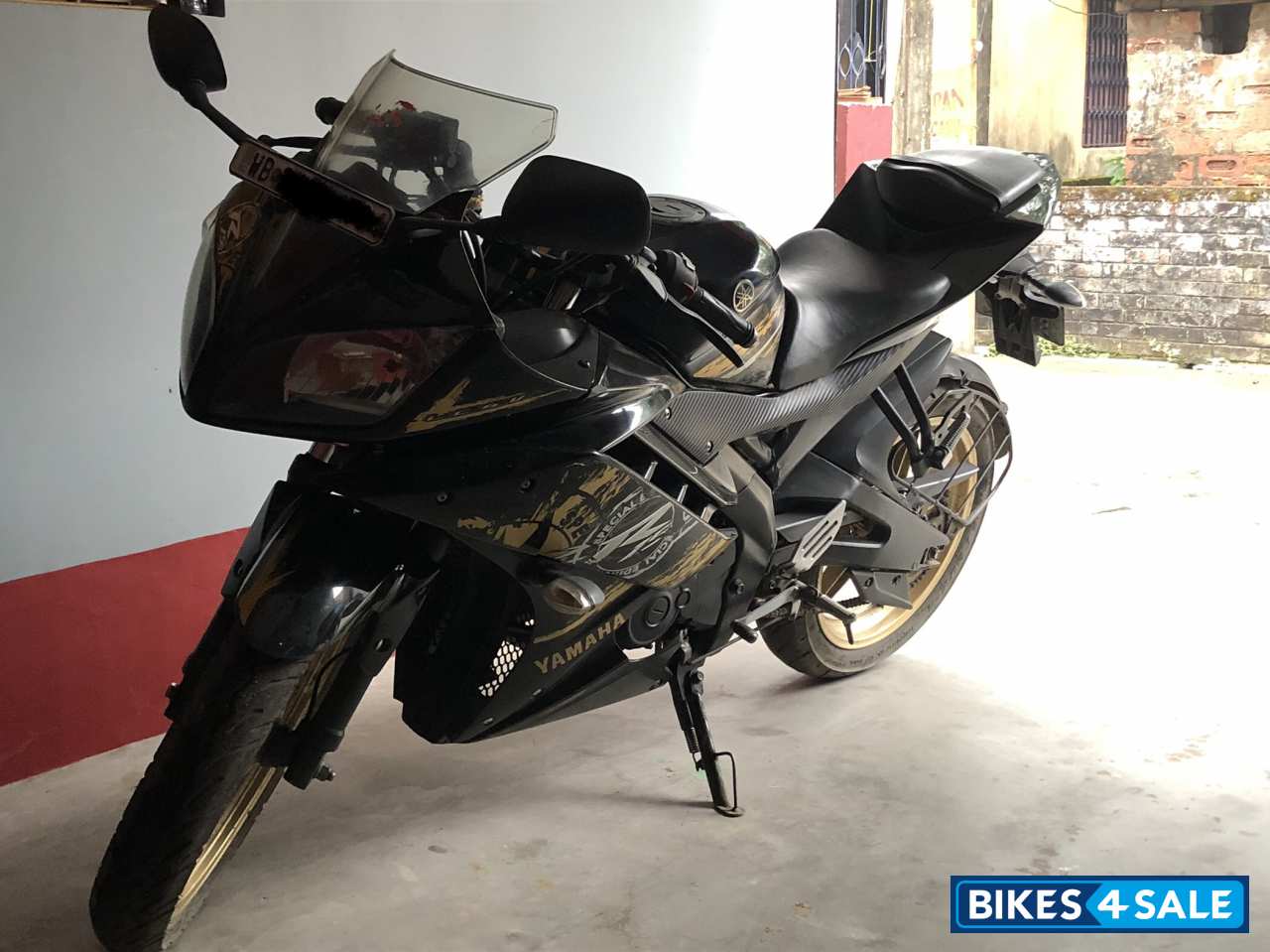 Black & Gold Yamaha YZF R15 V2