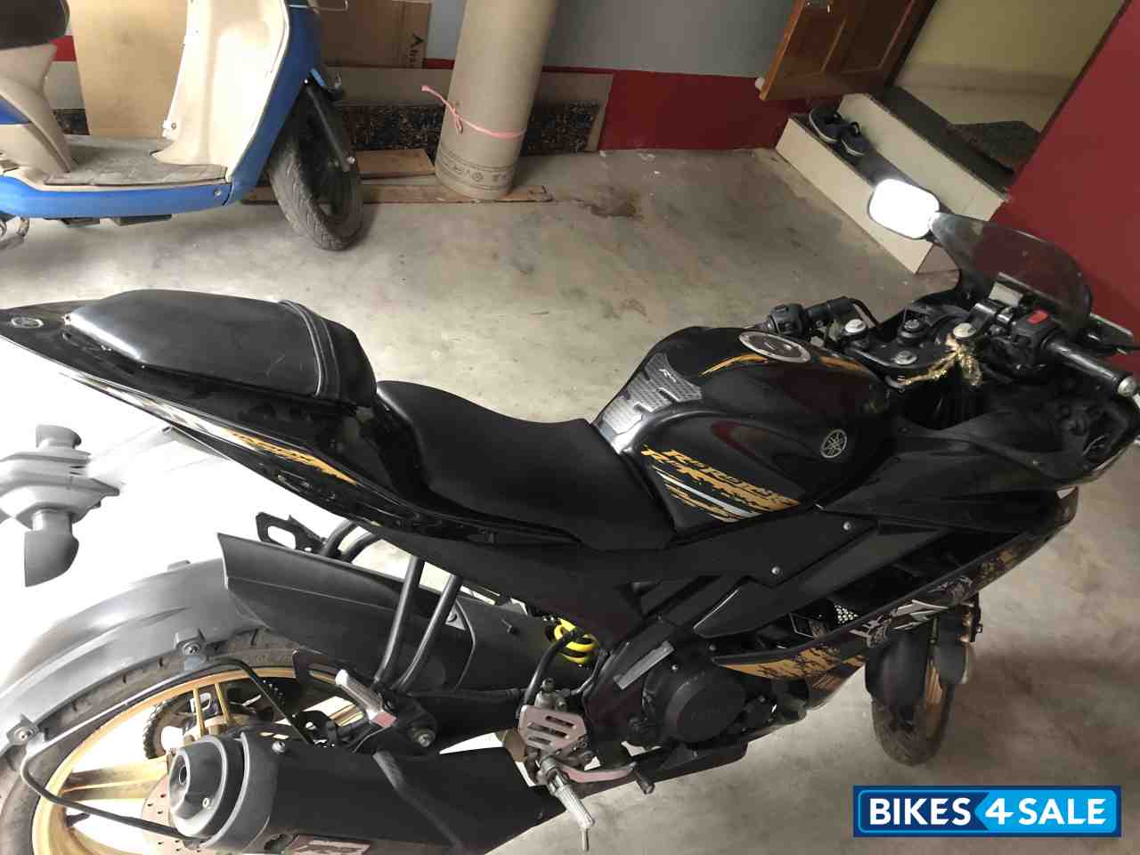 Black & Gold Yamaha YZF R15 V2