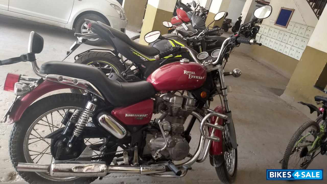 Red Royal Enfield Bullet 350 Twinspark