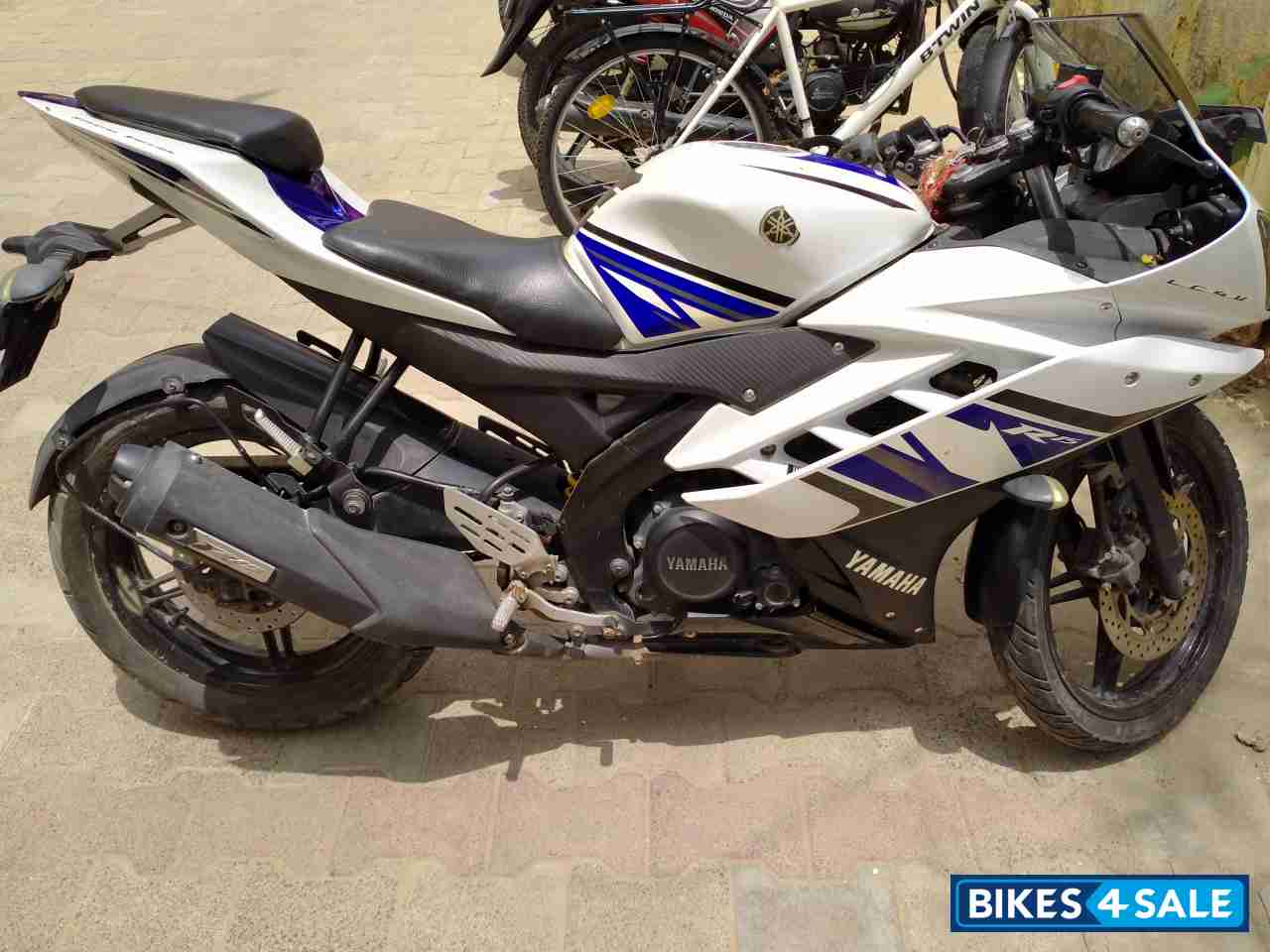 White Blue Yamaha YZF R15 V2